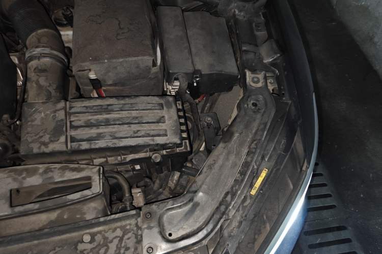Used Volkswagen Passat 2017 330TSI DSG Luxury Edition Engine Bay Left