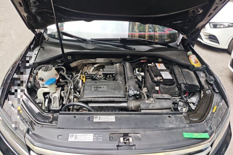 Used Volkswagen Passat  Engine Bay