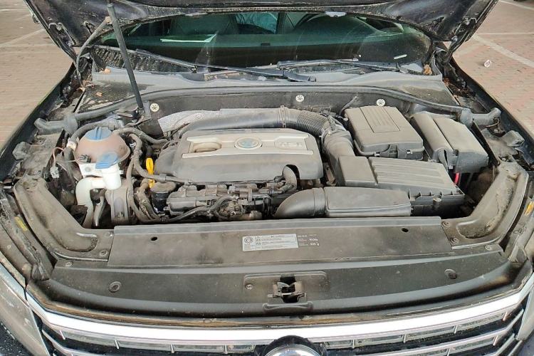 Used Volkswagen Passat  Engine Bay