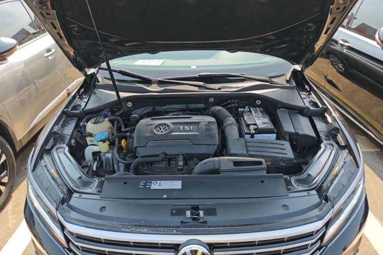 Used Volkswagen Passat 2017 330TSI DSG Luxury Edition Engine Bay