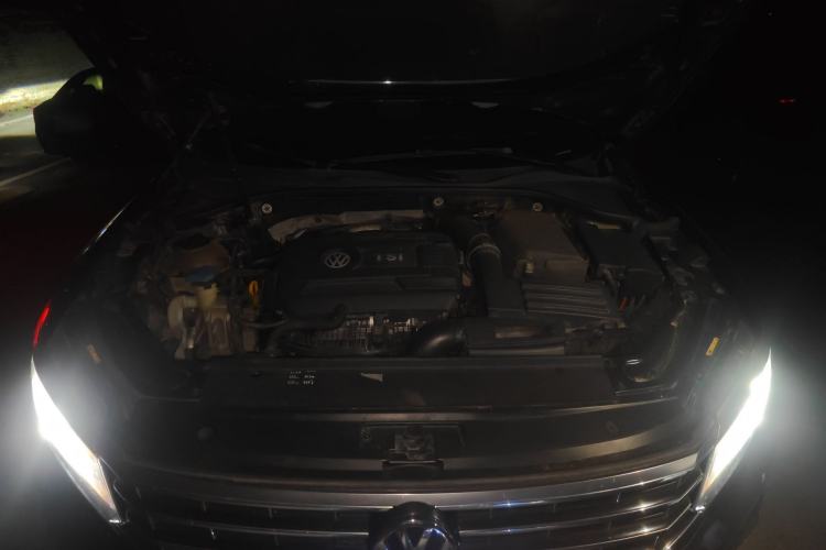 Used Volkswagen Passat 2017 330TSI DSG Luxury Edition Engine Bay