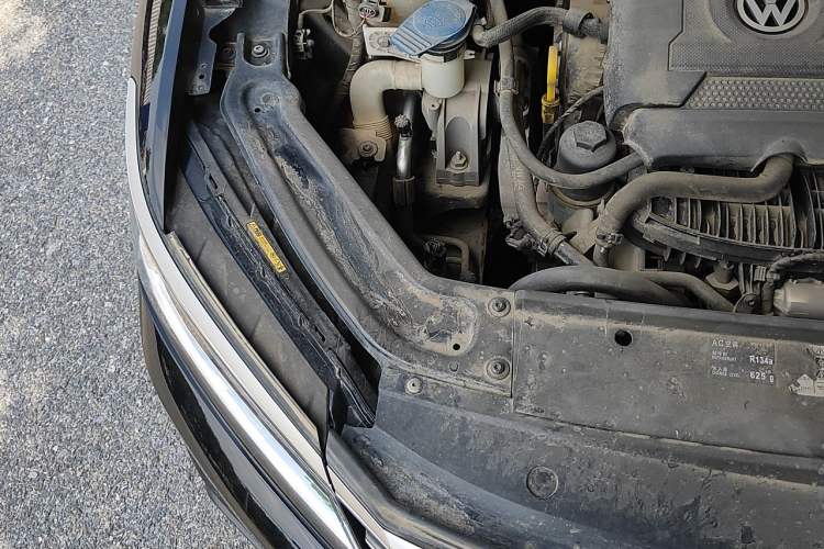 Used Volkswagen Passat 2017 330TSI DSG Luxury Edition Engine Bay Right