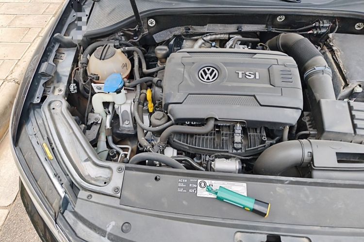 Used Volkswagen Passat 2017 330TSI DSG Luxury Edition Engine Bay Right