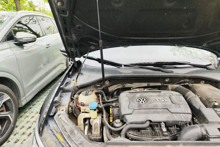 Used Volkswagen Passat 2017 330TSI DSG Luxury Edition Engine Bay Right