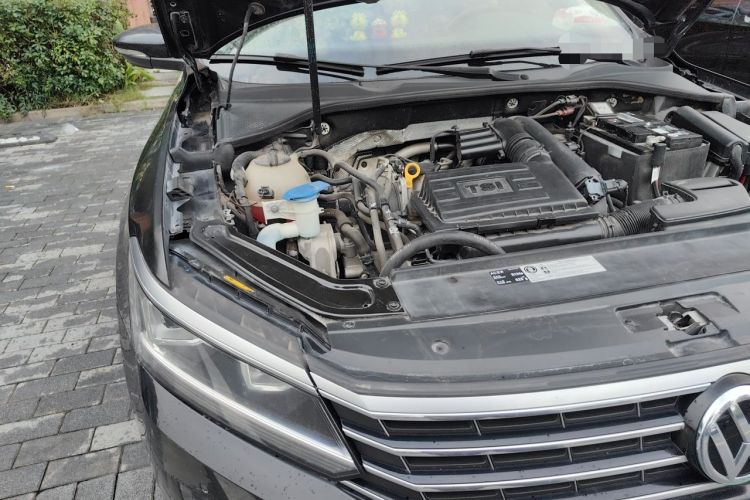 Used Volkswagen Passat 2017 280TSI DSG Luxury Edition Engine Bay Right