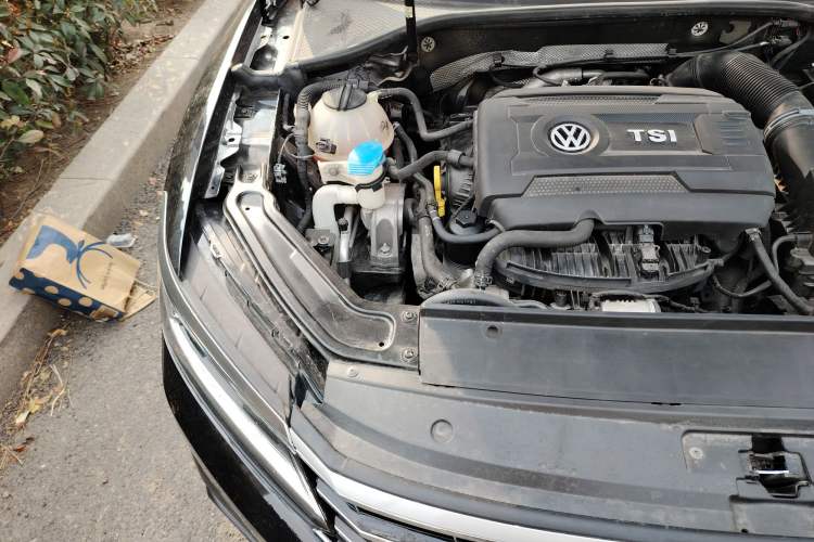 Used Volkswagen Passat 2017 330TSI DSG Luxury Edition Engine Bay Right