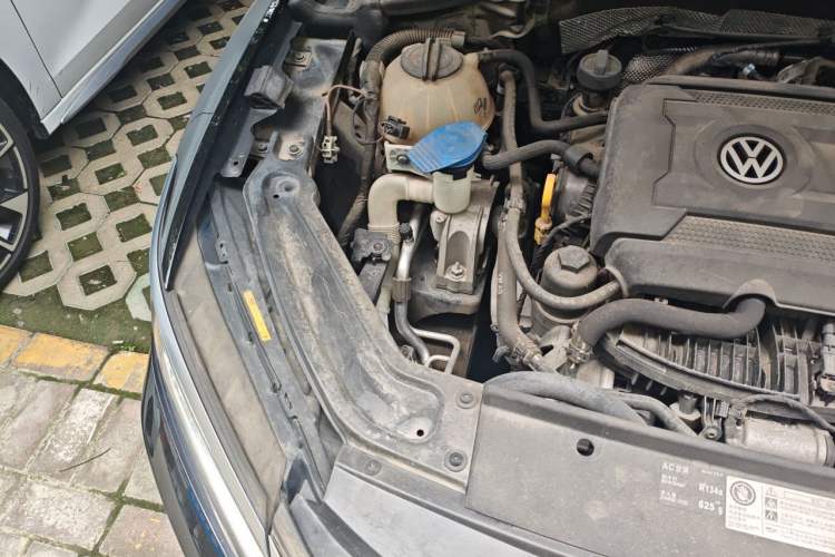 Used Volkswagen Passat 2017 330TSI DSG Luxury Edition Engine Bay Right