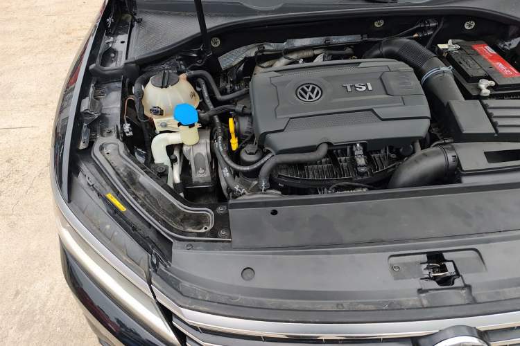 Used Volkswagen Passat 2017 330TSI DSG Luxury Edition Engine Bay Right