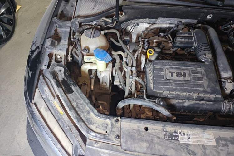 Used Volkswagen Passat 2017 280TSI DSG Luxury Edition Engine Bay Right