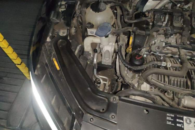 Used Volkswagen Passat 2017 330TSI DSG Luxury Edition Engine Bay Right