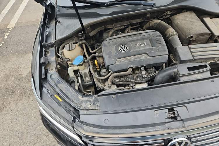 Used Volkswagen Passat 2017 330TSI DSG Luxury Edition Engine Bay Right