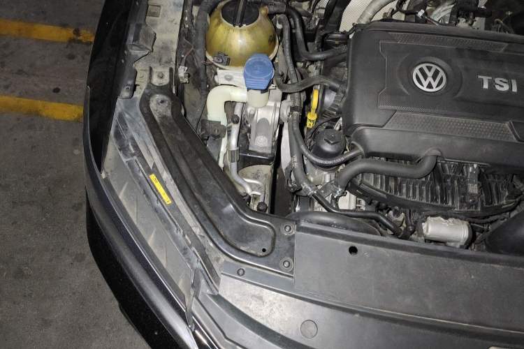 Used Volkswagen Passat 2017 330TSI DSG Luxury Edition Engine Bay Right