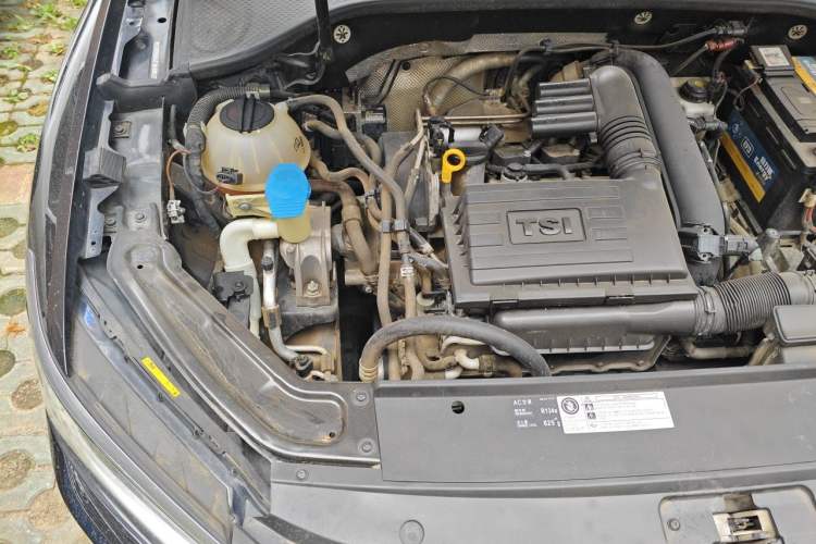 Used Volkswagen Passat 2017 280TSI DSG Luxury Edition Engine Bay Right