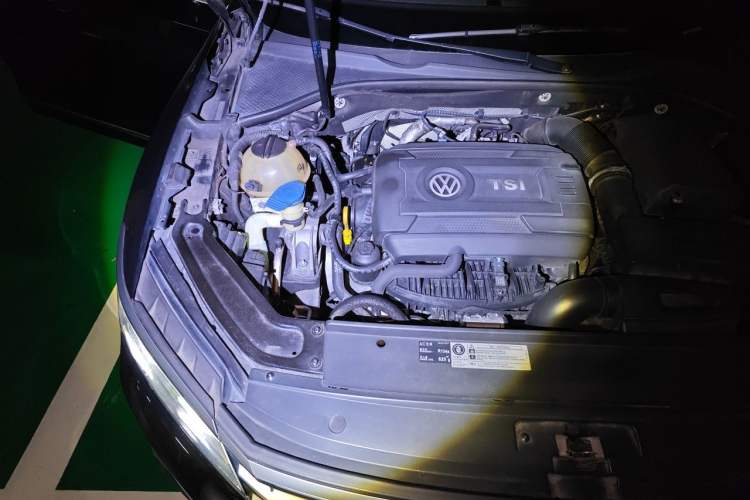 Used Volkswagen Passat 2017 330TSI DSG Luxury Edition Engine Bay Right