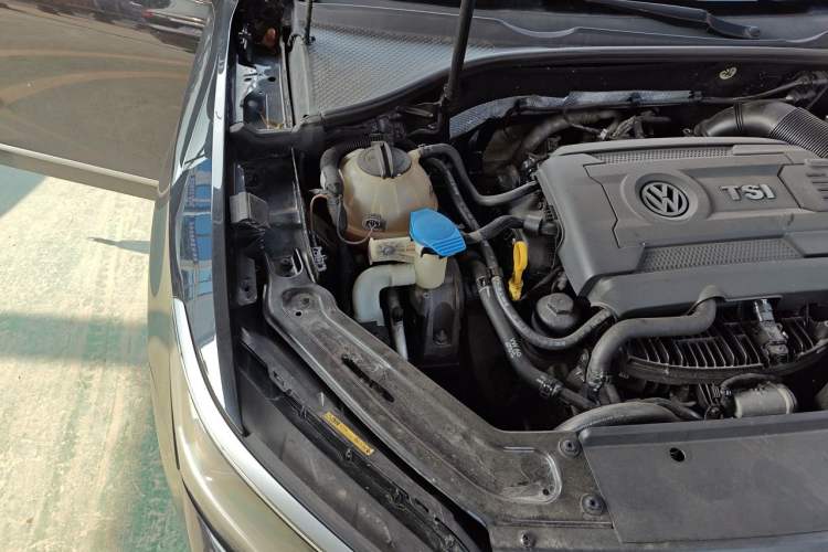 Used Volkswagen Passat 2017 330TSI DSG Luxury Edition Engine Bay Right