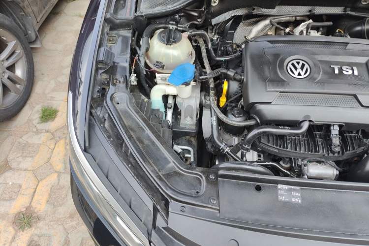 Used Volkswagen Passat 2017 330TSI DSG Luxury Edition Engine Bay Right