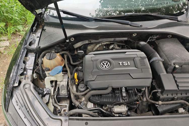 Used Volkswagen Passat 2017 330TSI DSG Luxury Edition Engine Bay Right
