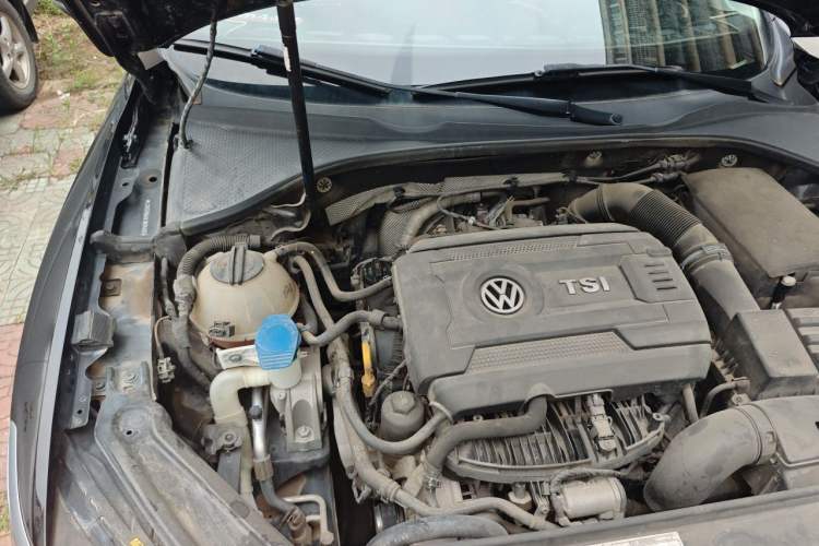 Used Volkswagen Passat 2017 330TSI DSG Luxury Edition Engine Bay Right