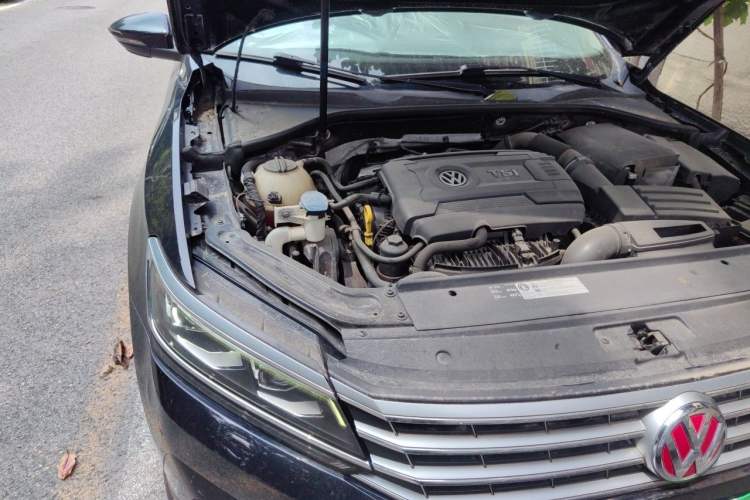 Used Volkswagen Passat 2017 330TSI DSG Luxury Edition Engine Bay Right