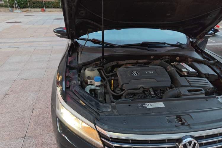 Used Volkswagen Passat 2017 330TSI DSG Luxury Edition Engine Bay Right