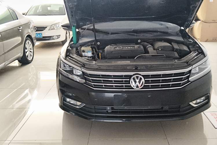 Used Volkswagen Passat 2017 330TSI DSG Luxury Edition Engine Bay Right