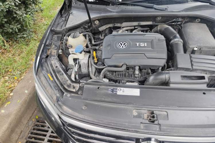 Used Volkswagen Passat 2017 330TSI DSG Luxury Edition Engine Bay Right