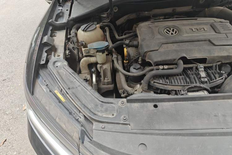 Used Volkswagen Passat 2017 330TSI DSG Luxury Edition Engine Bay Right