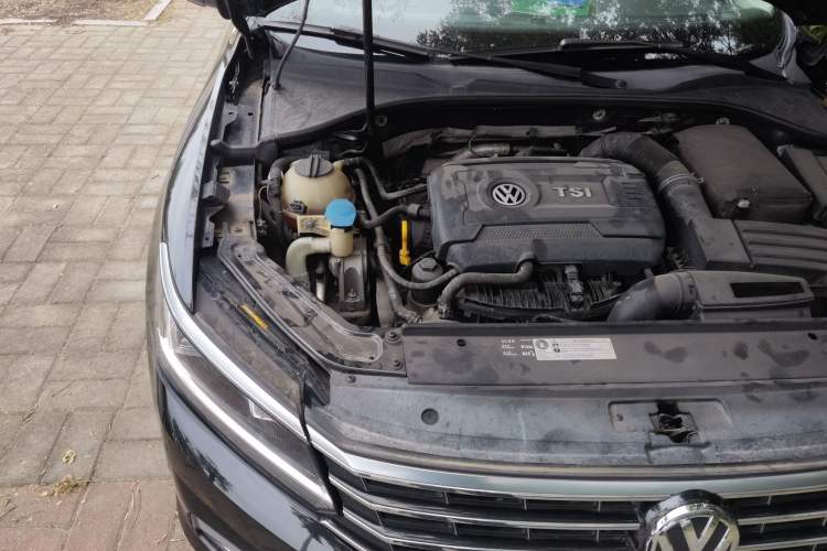 Used Volkswagen Passat 2017 330TSI DSG Luxury Edition Engine Bay Right