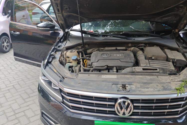 Used Volkswagen Passat 2017 330TSI DSG Luxury Edition Engine Bay Right