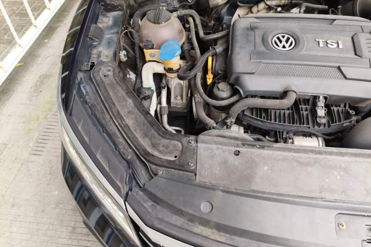 Used Volkswagen Passat 2017 330TSI DSG Luxury Edition Engine Bay Right