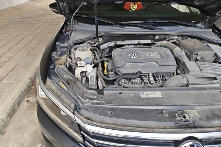 Used Volkswagen Passat 2017 330TSI DSG Luxury Edition Engine Bay Right
