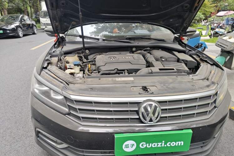 Used Volkswagen Passat 2017 330TSI DSG Luxury Edition Engine Bay Right