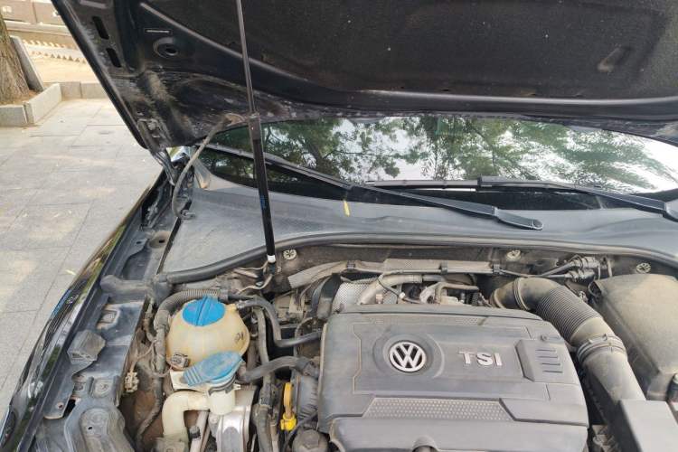 Used Volkswagen Passat 2017 330TSI DSG Luxury Edition Engine Bay Right