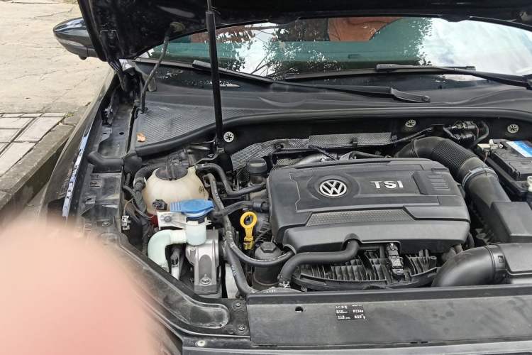 Used Volkswagen Passat 2017 330TSI DSG Luxury Edition Engine Bay Right