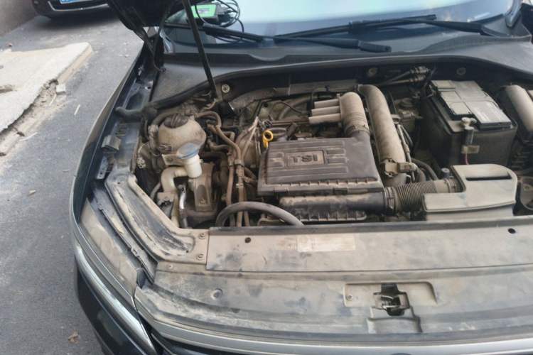 Used Volkswagen Passat 2017 280TSI DSG Luxury Edition Engine Bay Right
