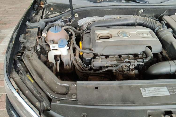 Used Volkswagen Passat  Engine Bay Right