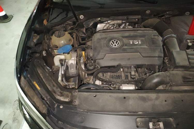 Used Volkswagen Passat 2017 330TSI DSG Luxury Edition Engine Bay Right