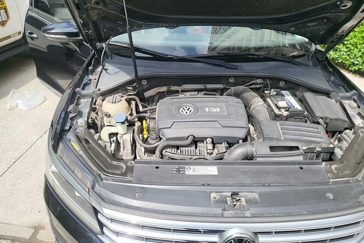 Used Volkswagen Passat 2017 330TSI DSG Prestige Edition Engine Bay Right