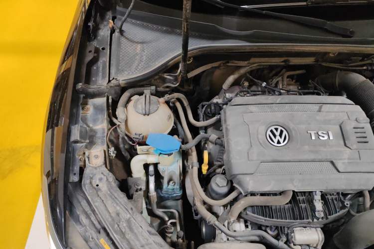 Used Volkswagen Passat 2017 330TSI DSG Luxury Edition Engine Bay Right