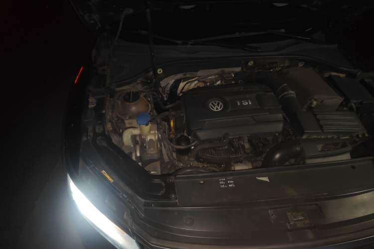 Used Volkswagen Passat 2017 330TSI DSG Luxury Edition Engine Bay Right