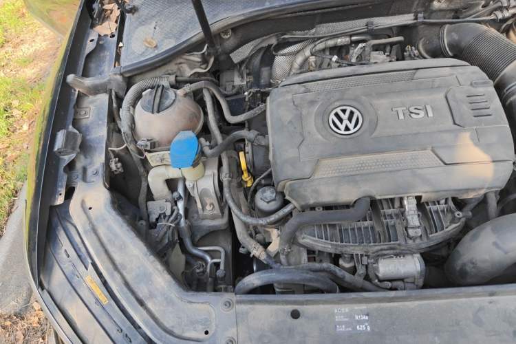 Used Volkswagen Passat 2017 330TSI DSG Luxury Edition Engine Bay Right