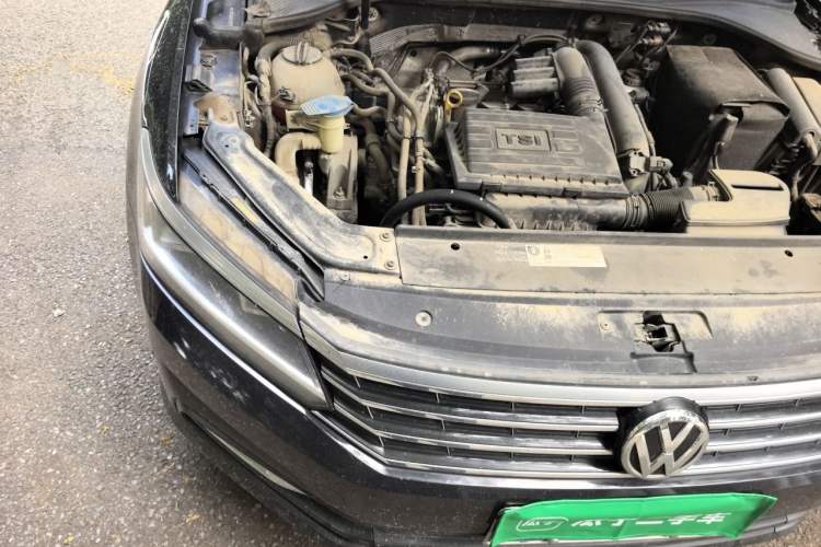 Used Volkswagen Passat 2017 280TSI DSG Luxury Edition Engine Bay Right