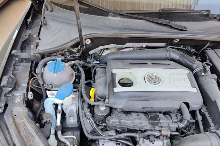 Used Volkswagen Passat  Engine Bay Right