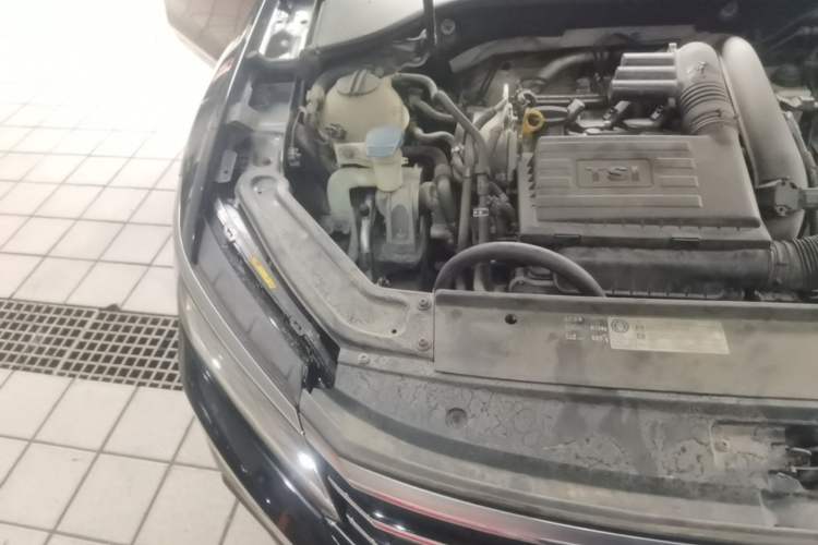 Used Volkswagen Passat 2017 280TSI DSG Luxury Edition Engine Bay Right