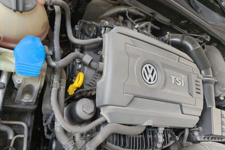 Used Volkswagen Passat 2017 330TSI DSG Luxury Edition Engine Bay Right