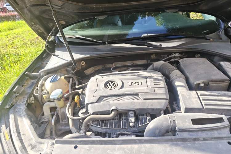 Used Volkswagen Passat 2017 330TSI DSG Luxury Edition Engine Bay Right