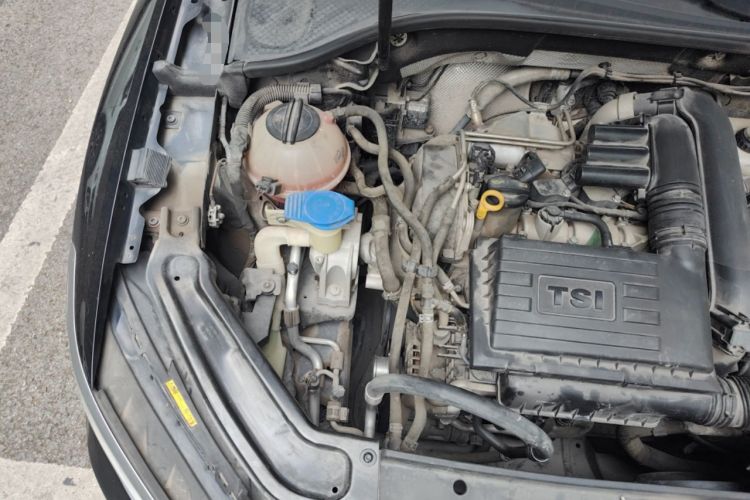 Used Volkswagen Passat 2017 280TSI DSG Luxury Edition Engine Bay Right