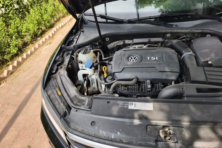 Used Volkswagen Passat 2017 330TSI DSG Luxury Edition Engine Bay Right