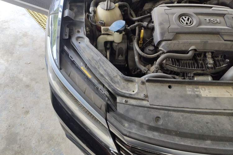 Used Volkswagen Passat 2017 330TSI DSG Luxury Edition Engine Bay Right