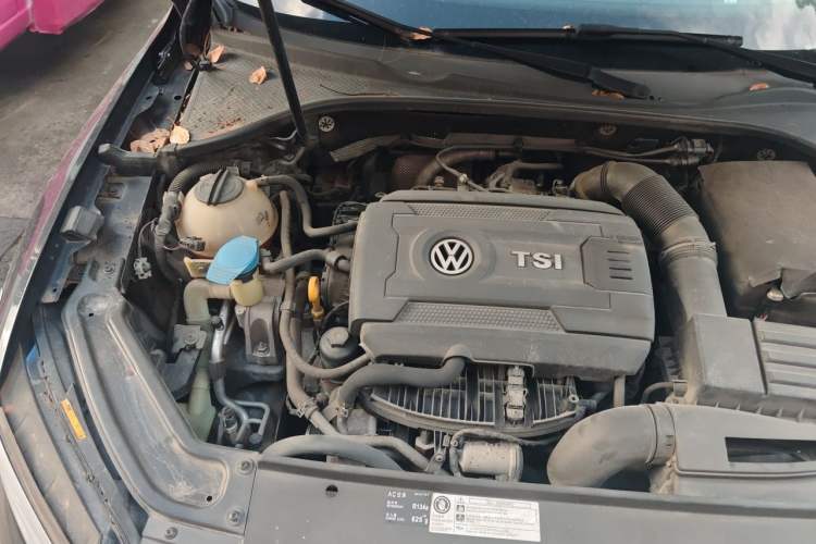 Used Volkswagen Passat 2017 330TSI DSG Luxury Edition Engine Bay Right